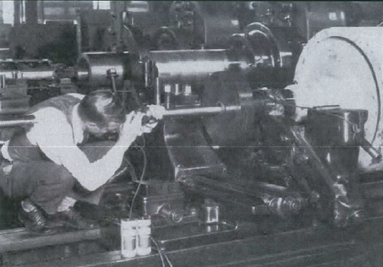 網(wǎng)絡圖片：早期使用內窺鏡檢查汽輪機